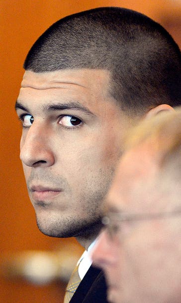 Judge rejects Hernandez bid to move murder trial